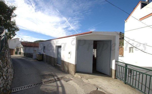 Garage in Árchez